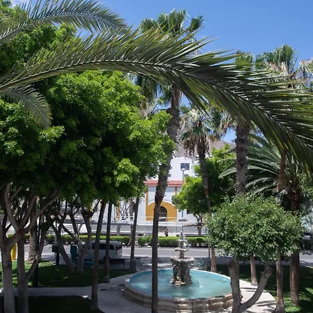 Comfortable Centric Steps From The アパート *